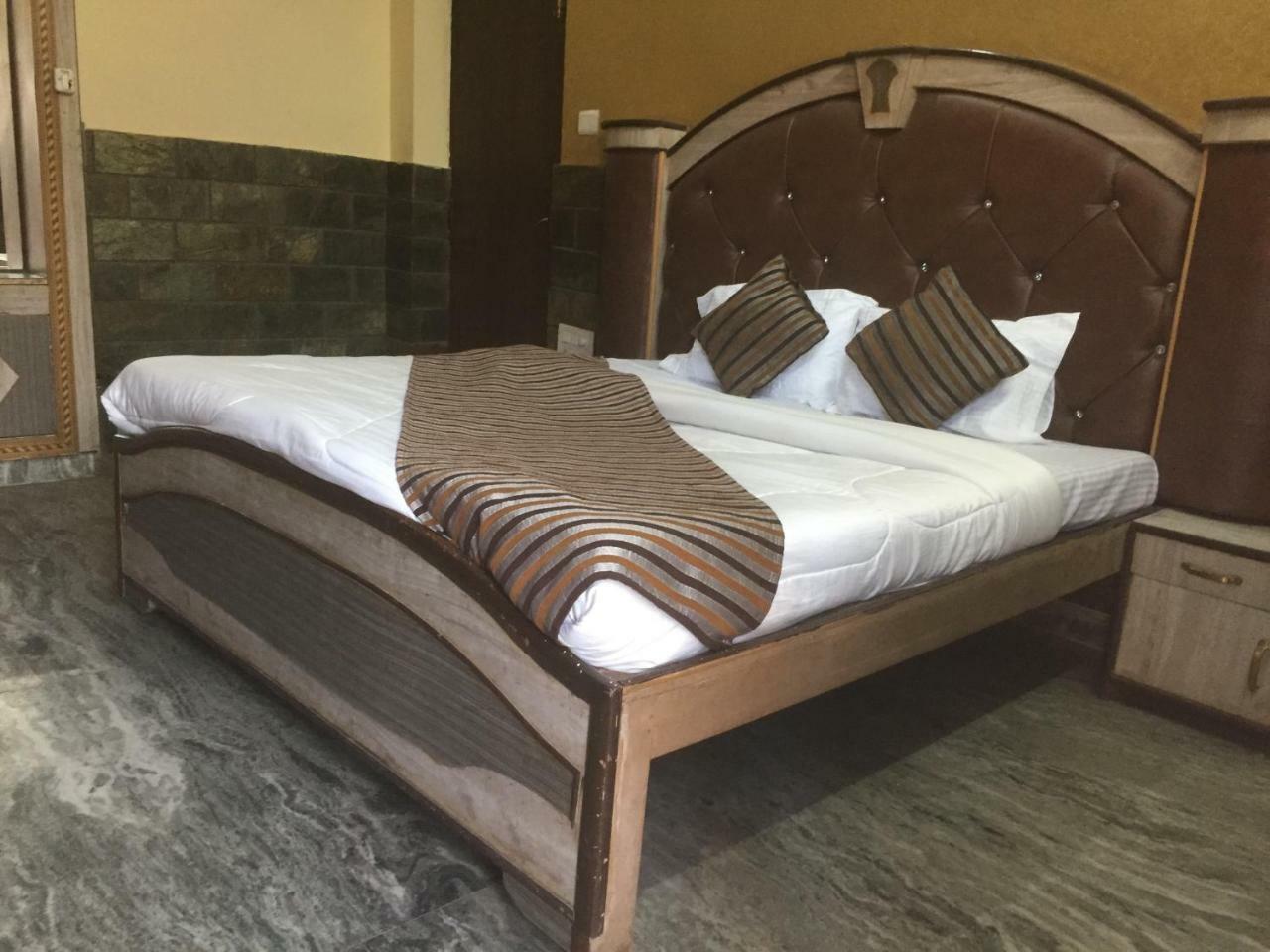 Hotel Kings Inn Haridwār Exteriör bild